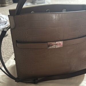 NWOT Tory Burch Tan Croc-Embossed Shoulder Bag